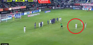 Mateusz Bogusz STRZELA PRZEPIĘKNEGO GOLA z rzutu wolnego dla Cruz Azul! [VIDEO]